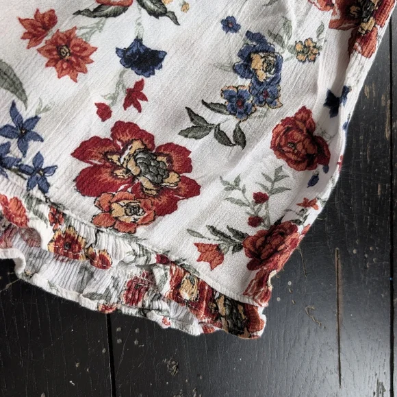 American Eagle White Floral Print Flowy Ruffle Micro Shorts Sz Small Boho Beachy - Picture 4 of 7